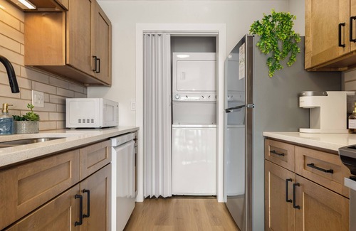 Loves Park Apartamento | The Modern Haven-3 beds, excellent location in peaceful Loves Park