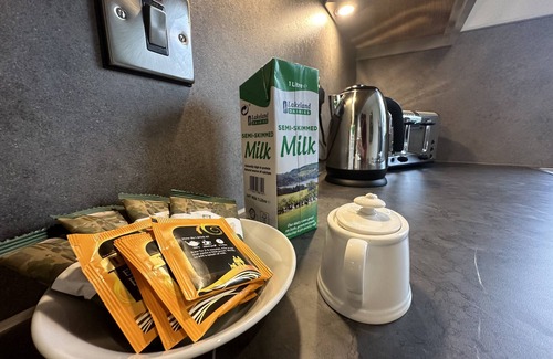 Chittlehamholt Cabaña | The Mole Resort that sleeps 8 guests in 4 bedrooms