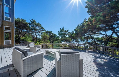 Oregon Coast Casa | The Montage in Seal Rock: A perfect blend of the Pacific Northwest.