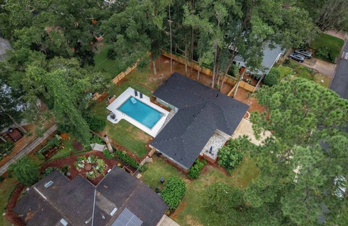 Gainesville Casa | The Monterey -- Private Pool & Grill - 4 KING Beds