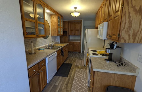 Moorhead Casa | The Moorhead Place. Dog friendly, warm home near colleges and medical centers