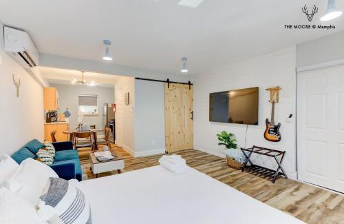Downtown Memphis Apartamento | The Moose #11 - Luxe Modern loft with King Bed, Free Parking & Wi-Fi
