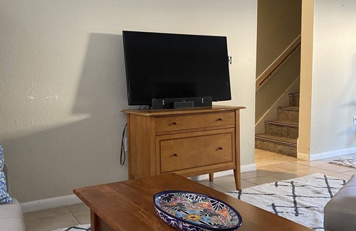 Arlington Condominio | The most living space at this price-1500 SF Upstairs downstairs town house!