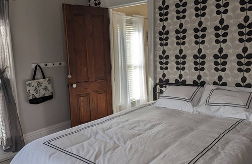 Edinboro Otro | The Mount Pleasant House: Slopeside 6-bedroom Farmhouse in Edinboro