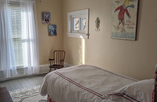 Edinboro Otro | The Mount Pleasant House: Slopeside 6-bedroom Farmhouse in Edinboro