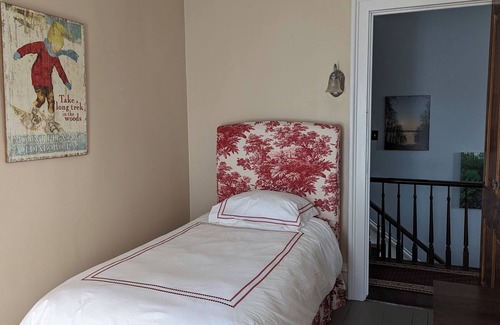 Edinboro Otro | The Mount Pleasant House: Slopeside 6-bedroom Farmhouse in Edinboro