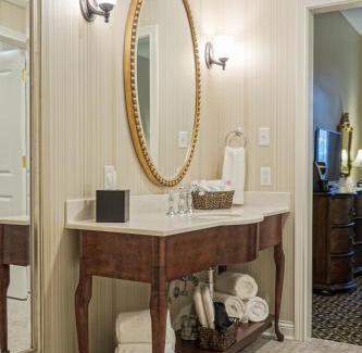 Mount Vernon Hotel | The Mount Vernon Grand Hotel