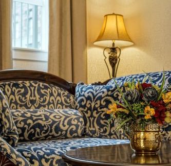 Mount Vernon Hotel | The Mount Vernon Grand Hotel