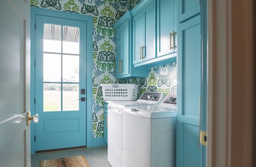 Fayetteville Casa | The Moxie: Luxe Barn Stay with Pool + Hot Tub + Game Room