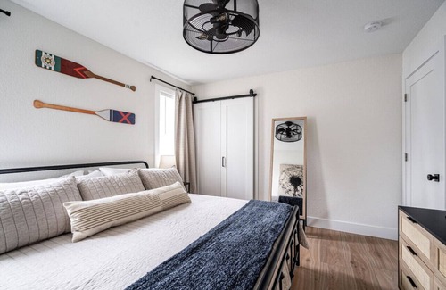 Delafield Apartamento | The Nagawicka Loft- Dog Friendly, Prime Location, Pontoon Rental