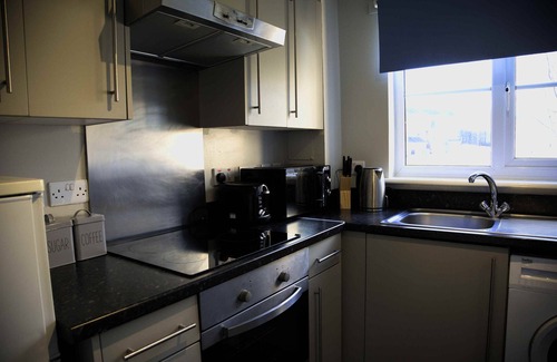 East End Casa | The Nelson: Spacious Main Door Holiday Home & Parking