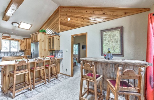 Ruidoso Cabina | The Neon Bear