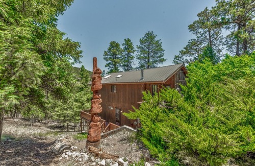 Ruidoso Cabina | The Neon Bear