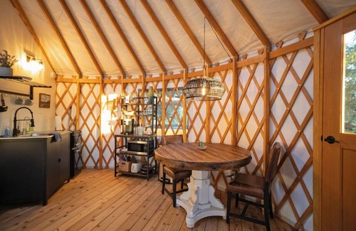 Dripping Springs Alquiler De RV | The Nest, Yurt in trees w/Lux bath & outdoor tub