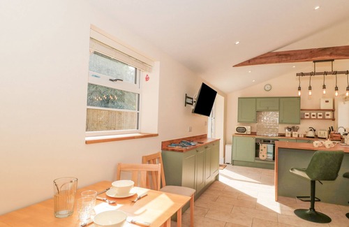 North Petherton Cabaña | THE NEST, pet friendly, character holiday cottage in North Petherton
