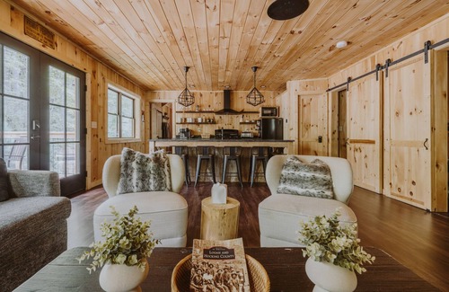 Laurelville Casa | Granero-Baño privado-The Barn @ The Treehouses