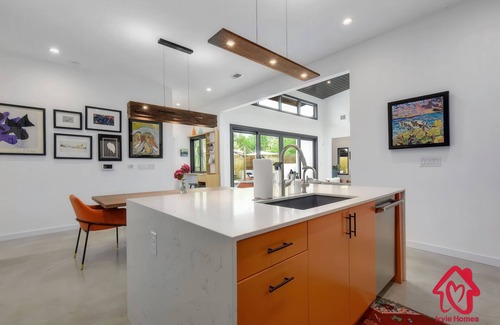 West Congress Casa | The Nest with Pool and Hot Tub - An Irvie Home
