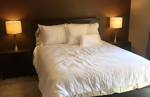 Chicago Ridge Condominio | El nuevo SHOW STOPPER ¡Nueva belleza espaciosa lista para mejorar su estadía!