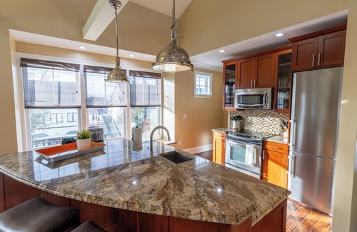 Yachting Village Casa | The Newport Lofts - 546 Thames Street