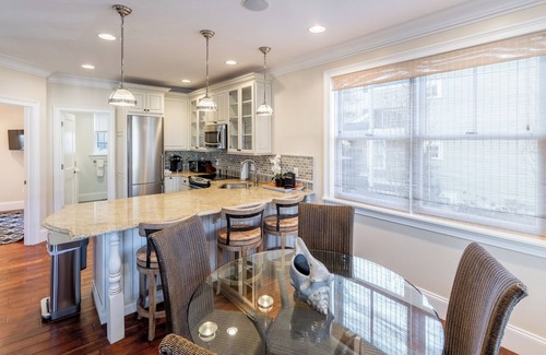 Yachting Village Casa | The Newport Lofts - 546 Thames Street