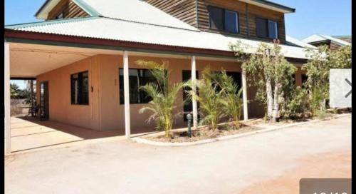 Exmouth Villa | the Ningaloo breeze villa 2/10