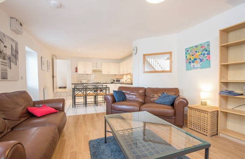 Manorbier Cabaña | The Nook, Holiday Cottage Manorbier, Sleeps 4, 2 bedrooms, bathrooms