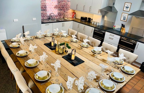 Flint Apartamento | The North Wales Gathering - 9 Bedroom - EV Charging