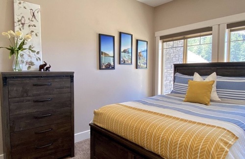 West Kelowna Estates Cama Y Desayuno | The Notorious B.N.B- Full Kitchen / Wineries / Hiking Trails