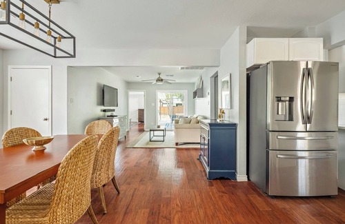 Highland Park West Casa | The Oak Haven - 3BR with Pool, Billiards & Arcade