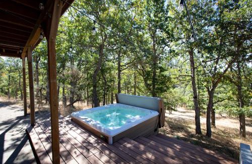 Lyle Casa | The Oaks feat Private Disc Golf Course