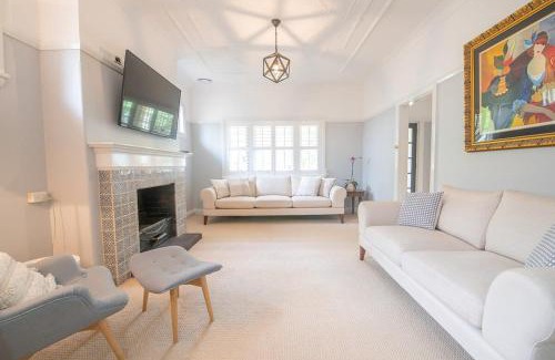 Orange Casa | The Oaks on March Stunning & Elegant CBD Home