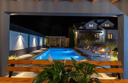 Trilj Casa | The Oasis - Family-Friendly Holiday Home with Heated Pool