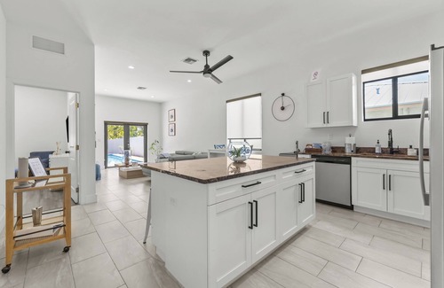 West Park Casa | Last Minute Deal-Pool-Grill- Turf-Mins2Airport, Beach, HardRock