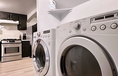 Modesto Casa | The Oasis - Your Luxury 2BR/1.5BA Home in Downtown Modesto