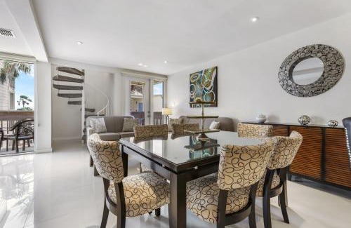 South Padre Island Casa | The ocean is waiting! Close to beach & pool in beautiful beachfront resort