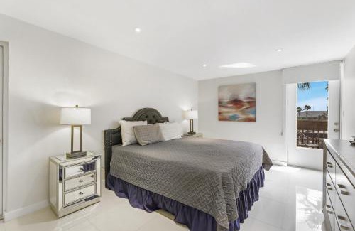 South Padre Island Casa | The ocean is waiting! Close to beach & pool in beautiful beachfront resort