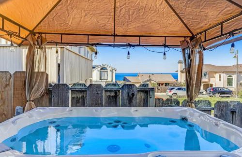 Sand City Apartamento | The Ocean View on Monterey Bay, Hot Tub! King Bed!