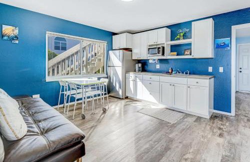 Sand City Apartamento | The Ocean View on Monterey Bay, Hot Tub! King Bed!