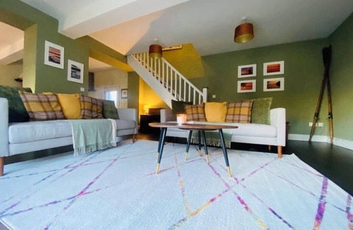 Enniskillen Cabaña | The Old Boathouse Holiday Cottage on the Shores of Lough Erne-4 Double Bedrooms