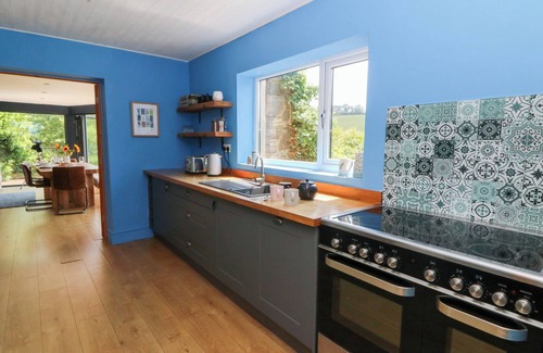 Ciliau-Aeron Cabaña | THE OLD BARN, pet friendly, with open fire in Aberaeron