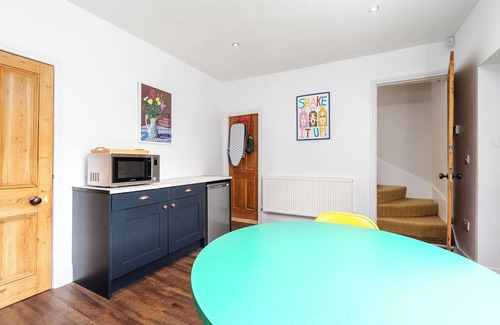 Saltaire Village Casa | The Old Butcher's Shop - Charming 2-Bed Cottage in Saltaire