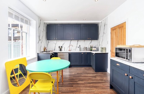 Saltaire Village Casa | The Old Butcher's Shop - Charming 2-Bed Cottage in Saltaire