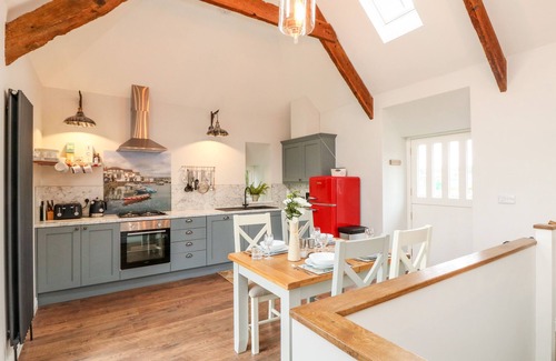 Helford Passage Cabaña | THE OLD BYRE, pet friendly, luxury holiday cottage in Mawnan Smith