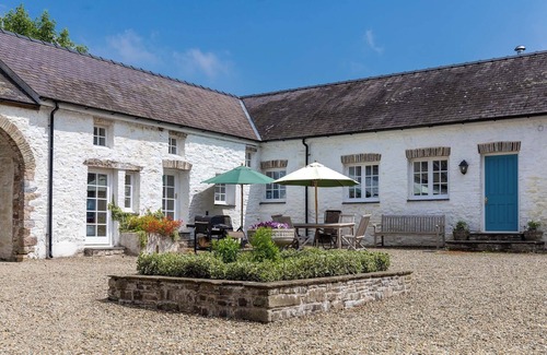 Llandefeilog Casa | THE OLD CARRIAGE COURT, pet friendly, with open fire in Kidwelly