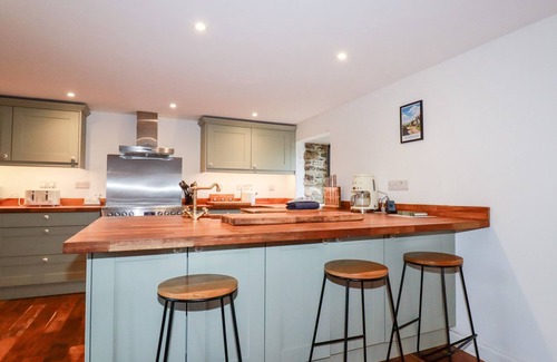 Fivelanes Cabaña | THE OLD CATTLE BARN, pet friendly, with a garden in Launceston
