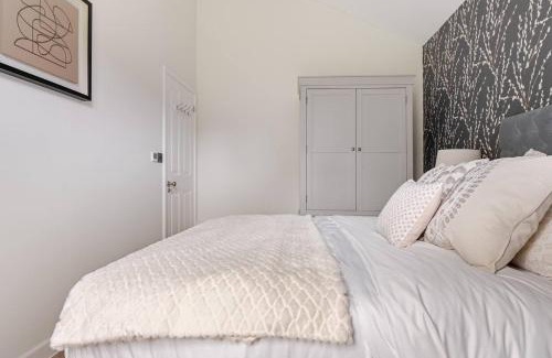 Pimperne Casa | The Old Coach House - Hot Tub - Dorset
