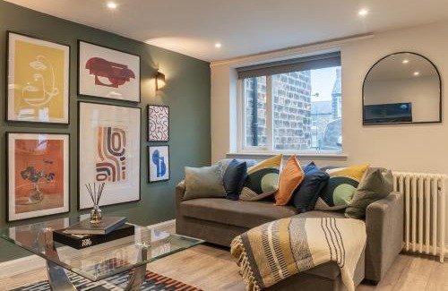 Harrogate Casa | The Old Coach House- luxury Harrogate Home Detached Quite Stylish whole house short walk from the Conference- town centre