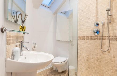 Harrogate Casa | The Old Coach House- luxury Harrogate Home Detached Quite Stylish whole house short walk from the Conference- town centre