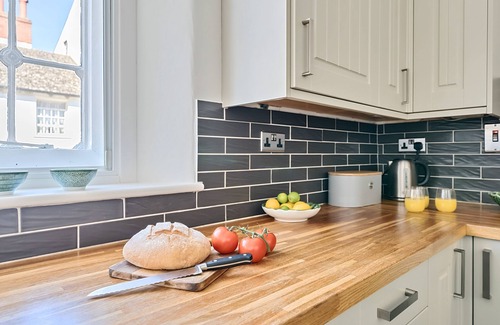 Cerne Abbas Casa | The Old Court House - sleeps 4 guests in 2 bedrooms
