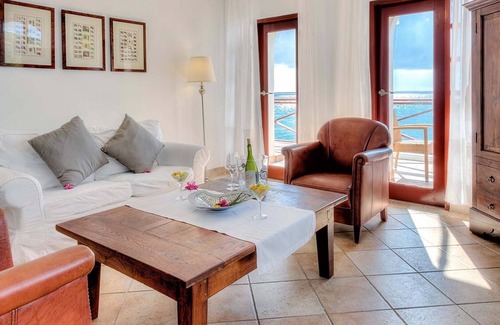 Oranjestad Hotel | The Old Gin House Hotel